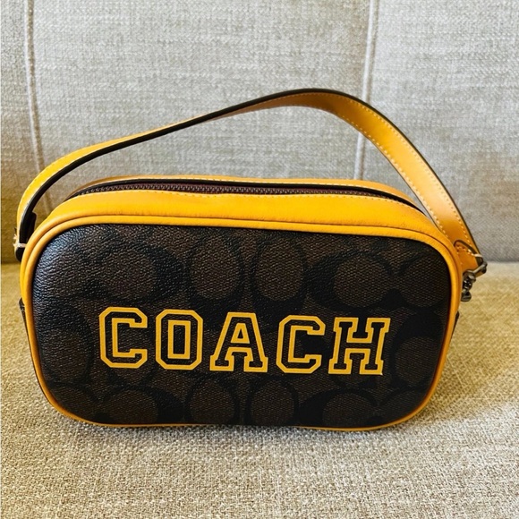 Coach JAMIE WRISTLET IN SIGNATURE CANVAS WITH VARSITY MOTIF New - Picture 5 of 15